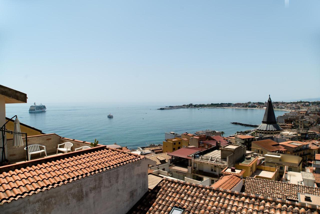 Nick & Santo'S Holiday Homes B&B Giardini Naxos Exterior photo